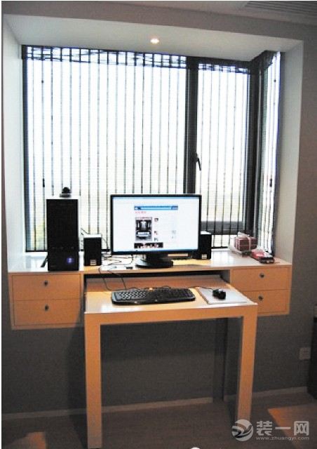变身一:飘窗变成电脑桌
